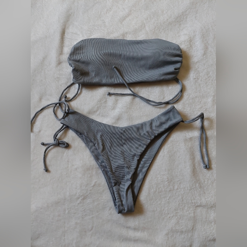 Bikini - Picture 6 of 7